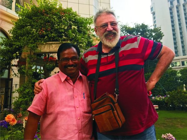 Make, cu amicul său indian, în India Make, cu amicul său indian, în India
